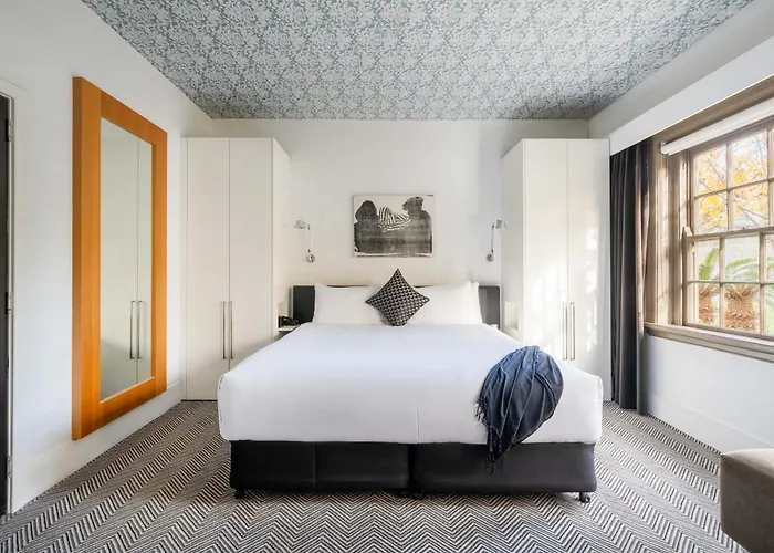 Peppers Gallery Hotel
